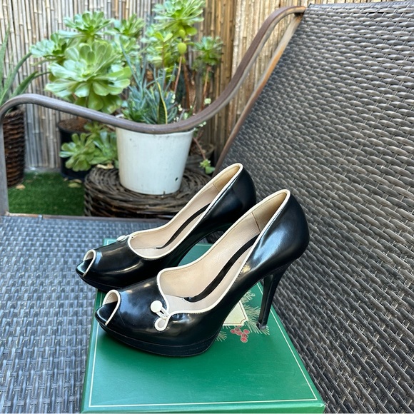 NEVER WORN Fendi Black and White Peep-Toe Heels - Picture 2 of 5